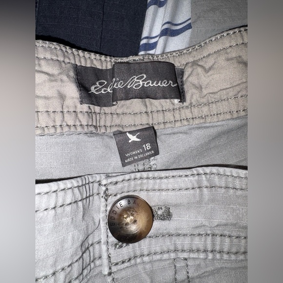 2 Pairs of Eddie Bauer Capris Women’s 18 - Picture 2 of 5